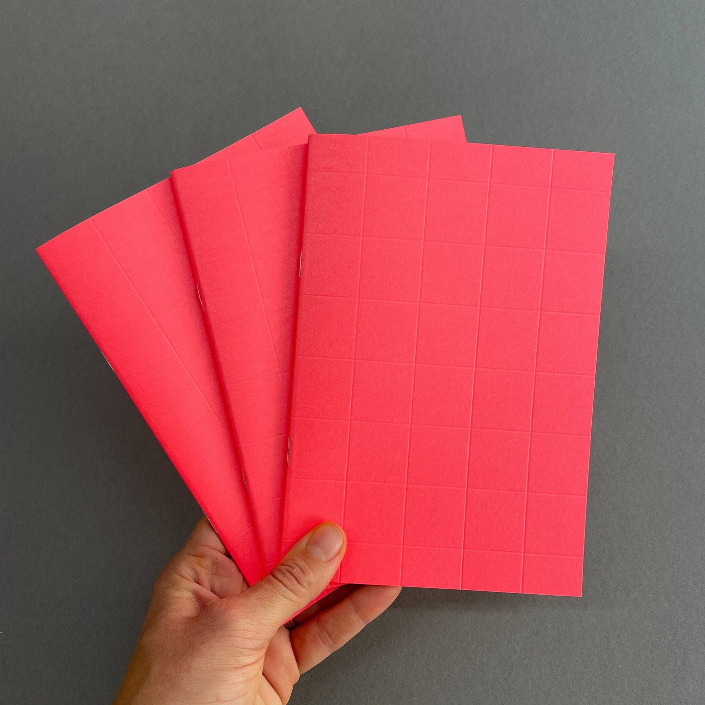 Notizbuch - Herr und Frau Rio  - Neon Pink - Drei Raster