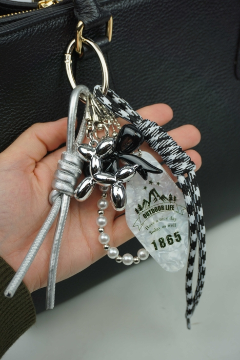 Ballon Dog Silber Taschenanhänger Bag Charm  | BlissBox.ch Accessoires Schweiz