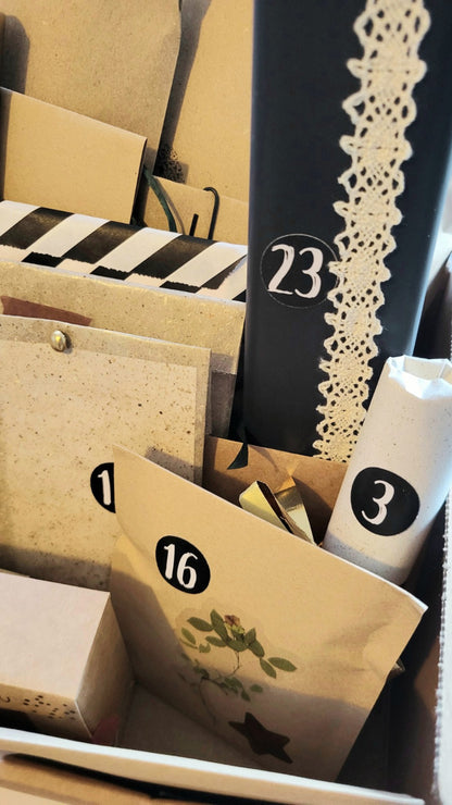 Detailansicht Adventskalender gefüllt Papeterie BlissBox.ch Schweiz Chur