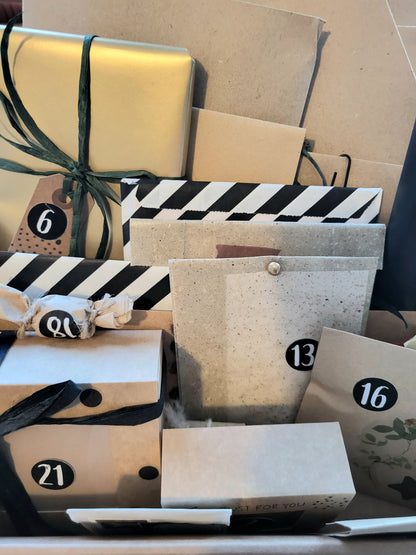 Detailansicht gefüllter Adventskalender Papeterie BlissBox.ch Schweiz Chur